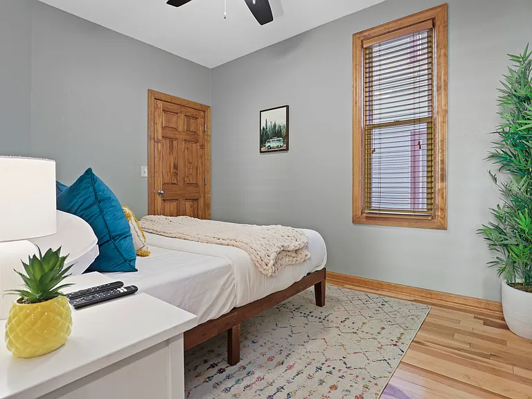 216 E Smith St — Photo 15