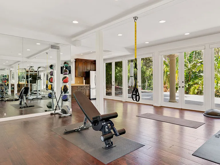 28899 Cliffside Dr — Photo 45