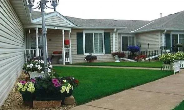 331 Hillcrest Dr SE — Photo 5