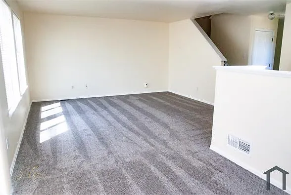 3 bed, 1451 sqft, $2,950 — Photo 2