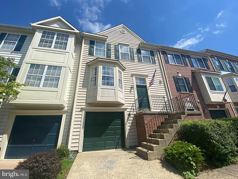 105 W Park Dr — Photo 1