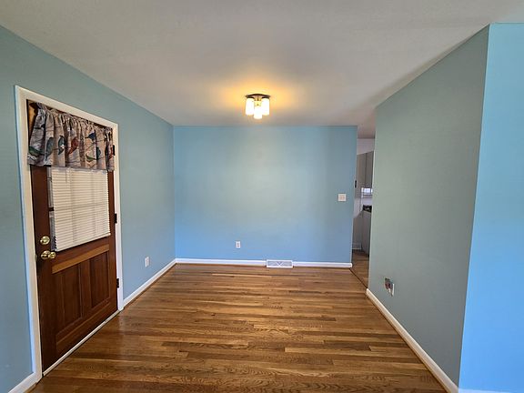 3rd image of 2751 Diplomat Dr