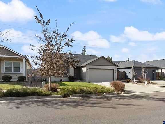 2nd image of 558 Casting St SE