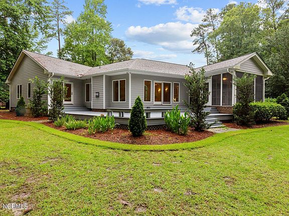 3rd image of 102 White Oak Court
