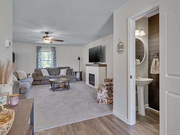 5th image of 44 Kinsale Ct