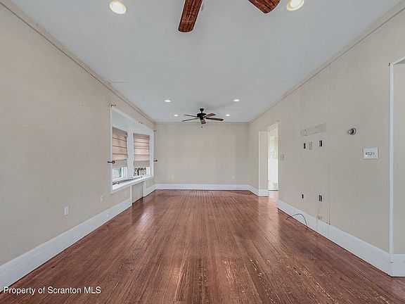 5th image of 1155 W Elm St
