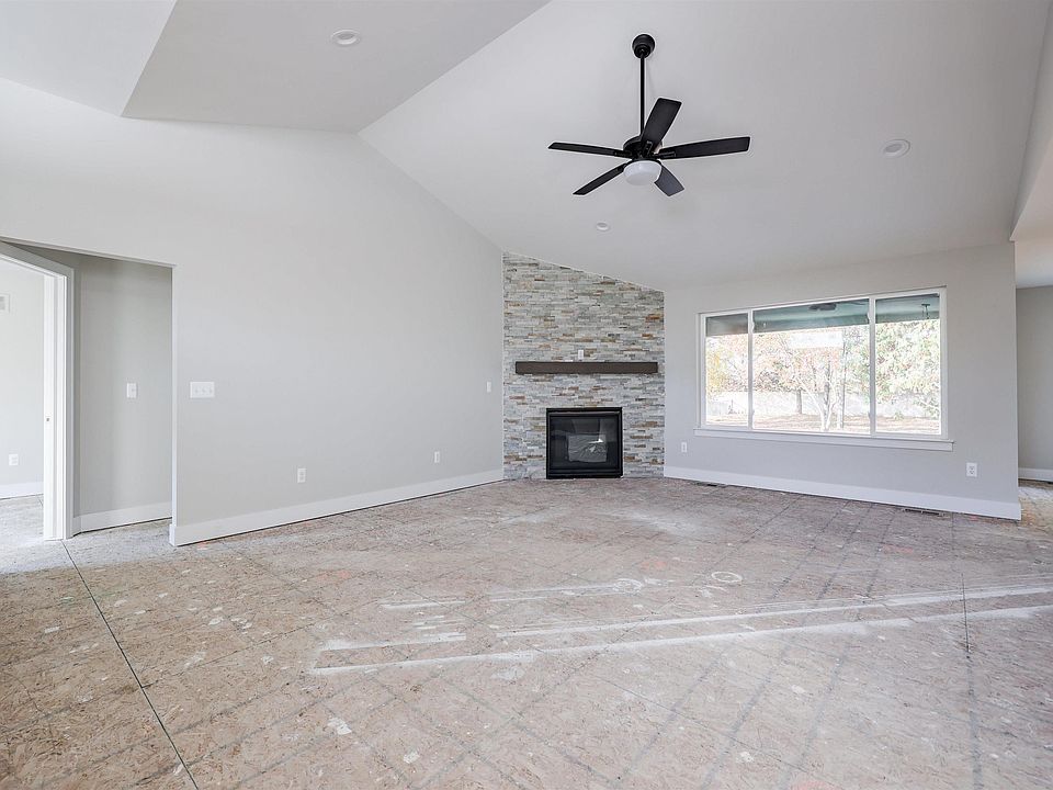 45215 Fairchild Rd, photo 3