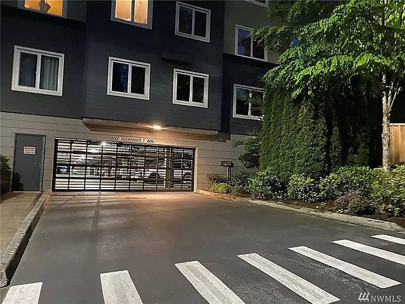 4th image of 18707 SE Newport Way APT 202