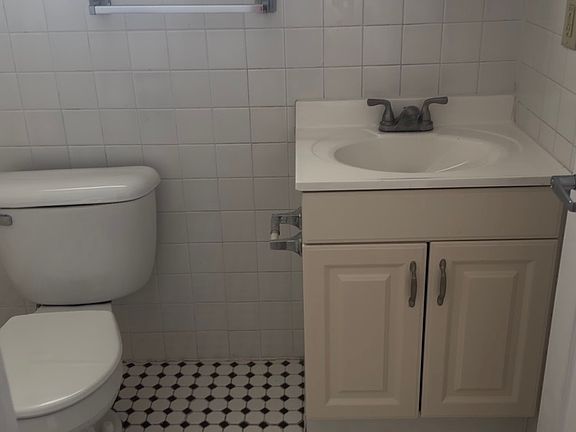5th image of 13 Pezzullo St APT 4