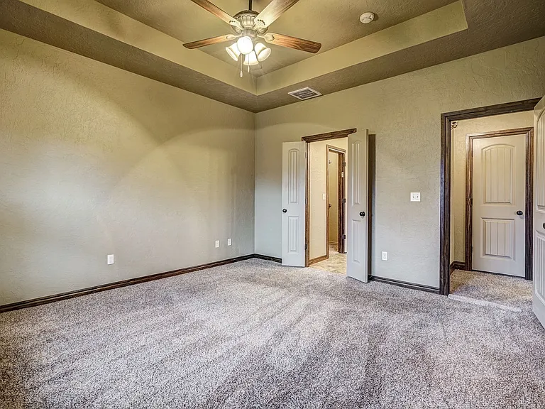 905 Samantha Ln — Photo 27
