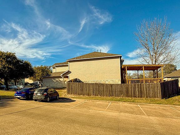 2nd image of 119 Vista Way
