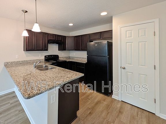 4th image of 2215 Orchard St