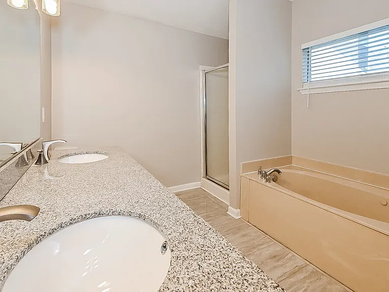 1883 Crescent Ln — Photo 10