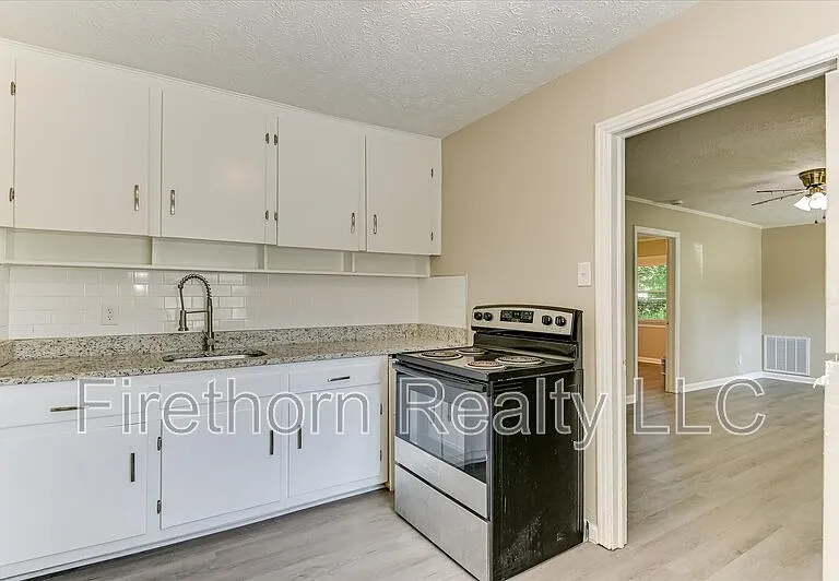 924 Royalette Ave — Photo 10