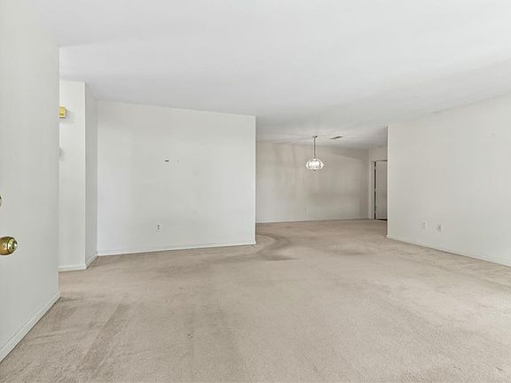 4th image of 111 Edaville Ct