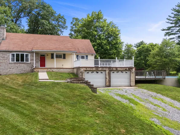 254 Asbury Ln, Altoona, PA 16601