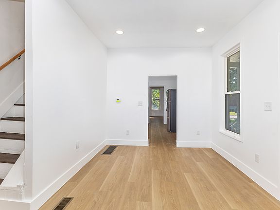 5th image of 815 Davis Ave NW #A
