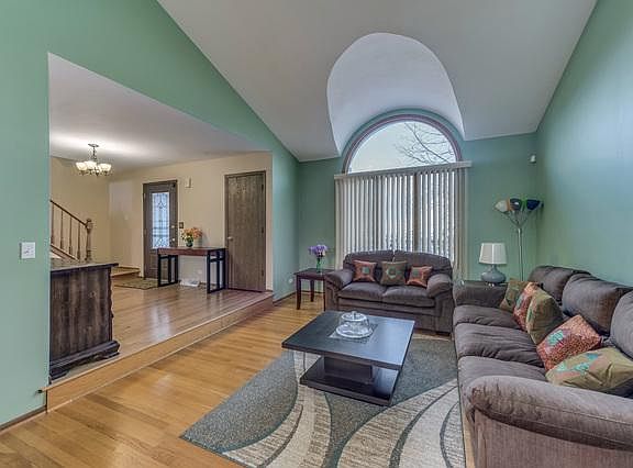 5th image of 439 Aristocrat Dr