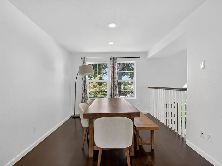 938 Visconti Pl — Photo 12