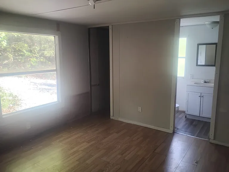 1274 Sussex Rd — Photo 2