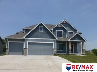 10902 Edward St, Papillion, NE 68046