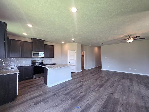 5th image of 1497 Lake Ridge Dr