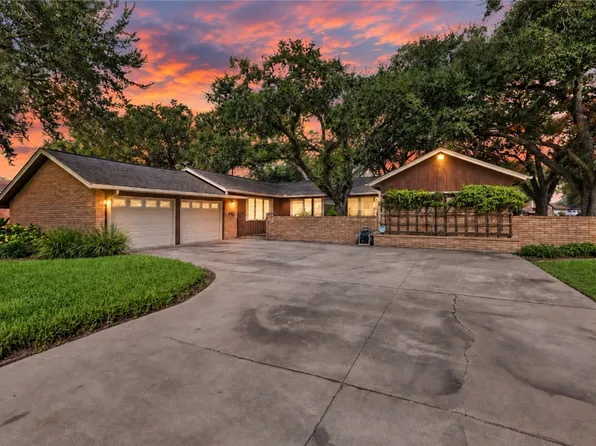 1605 Roosevelt Blvd, Alice, TX 78332