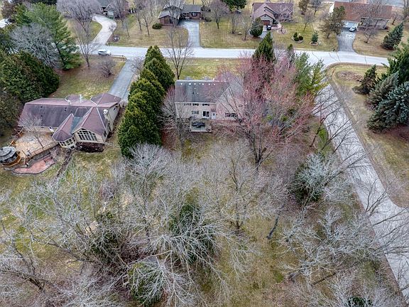 5th image of N61W37650 Parkview Dr
