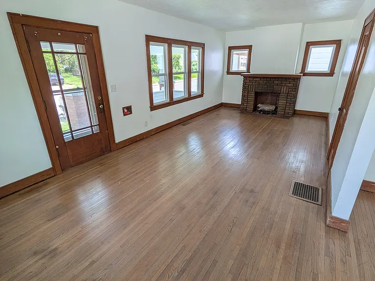 305 N Belmont Ave — Photo 7