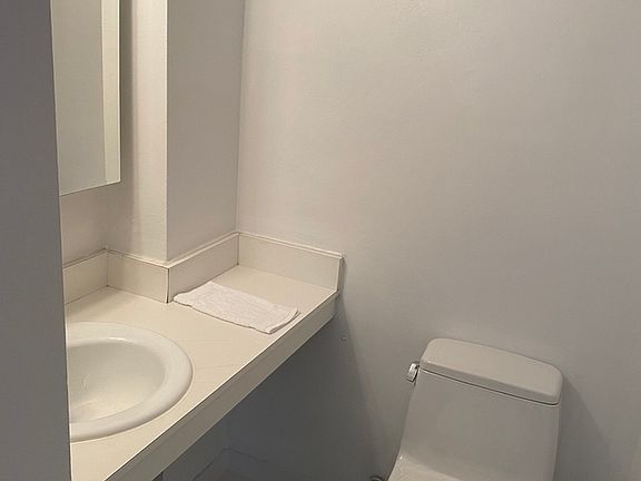 4th image of 245 E 63rd St APT 908