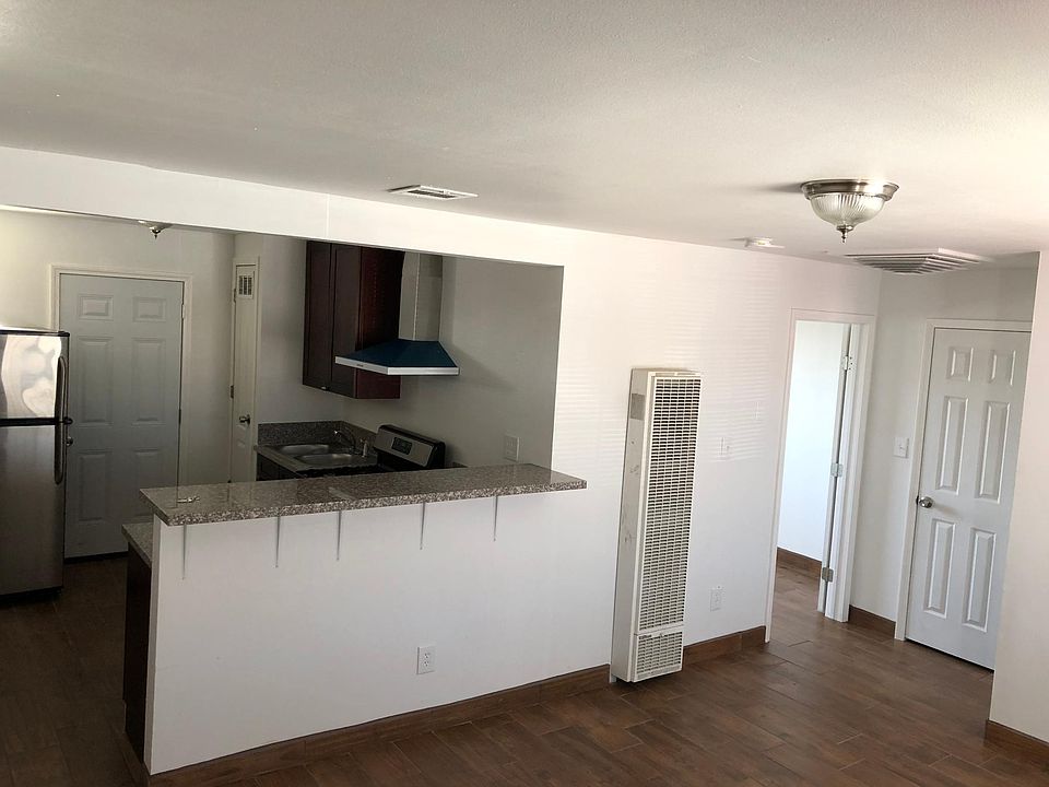 1st image of 220 W River Ave