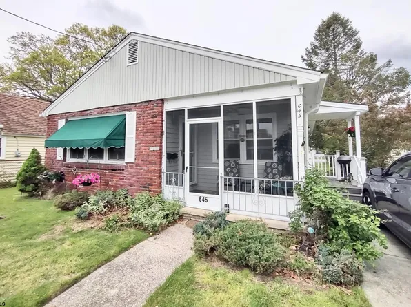 645 1st St, Somers Point, NJ 08244