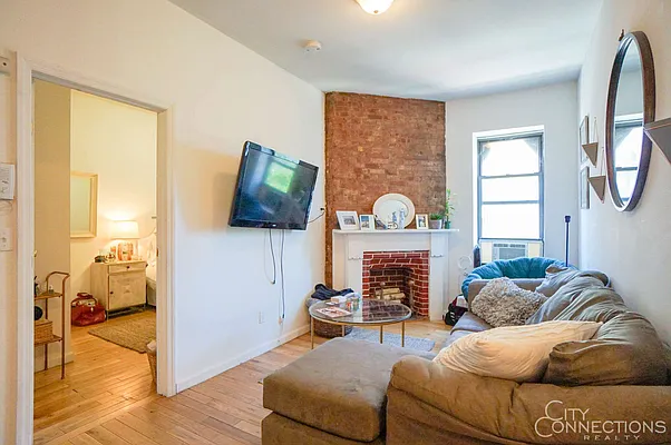 Rented by City Connections Realty | media 29