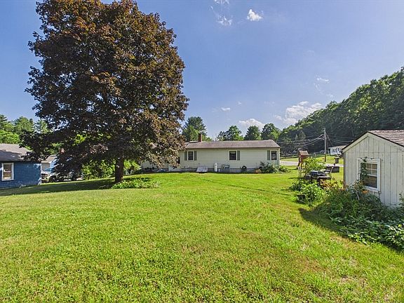 4th image of 12 Adams Dr