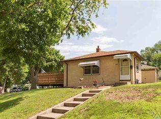 700 S Roberts Dr, Sioux Falls, SD 57104