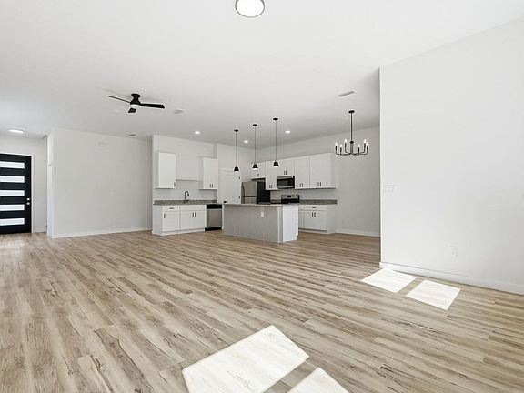3rd image of 1 Fanshawe Ln #A