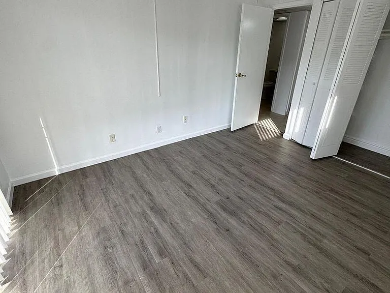 201 Brittany E — Photo 12