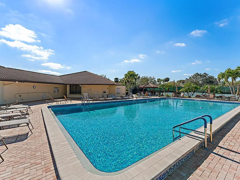 671 SW South River Dr #105 — Photo 44