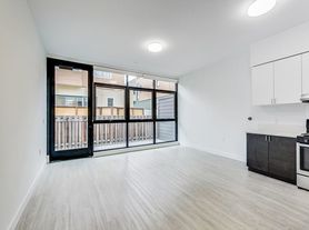 4435 Piedmont Avenue, 304