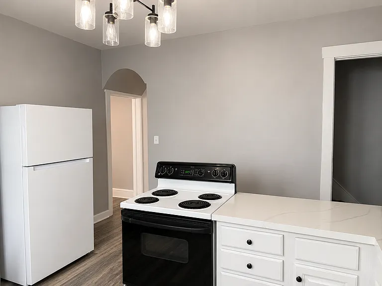 2146 Main St — Photo 3