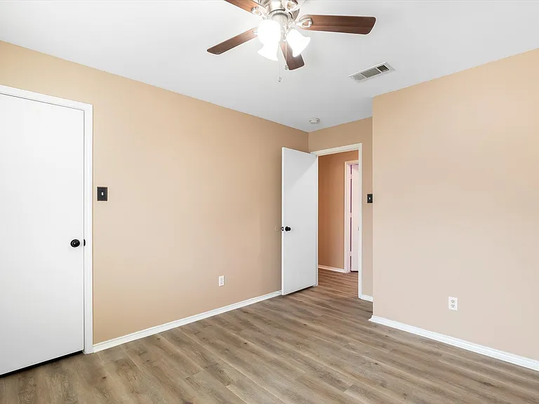 1403 Romo Plz — Photo 26