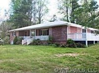 209 Erkwood Dr, Hendersonville, NC 28739