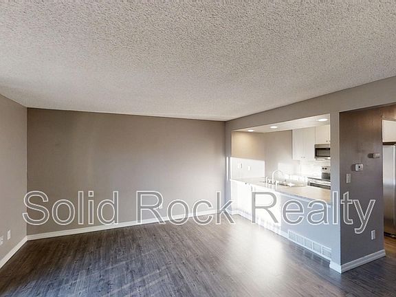 5th image of 2309 Lexington Village Ln