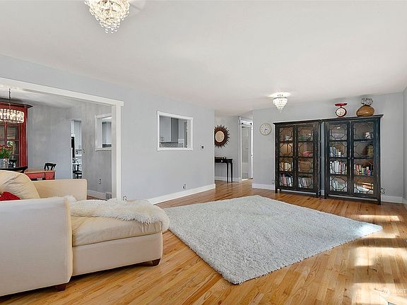 4th image of 19605 10th Avenue NE