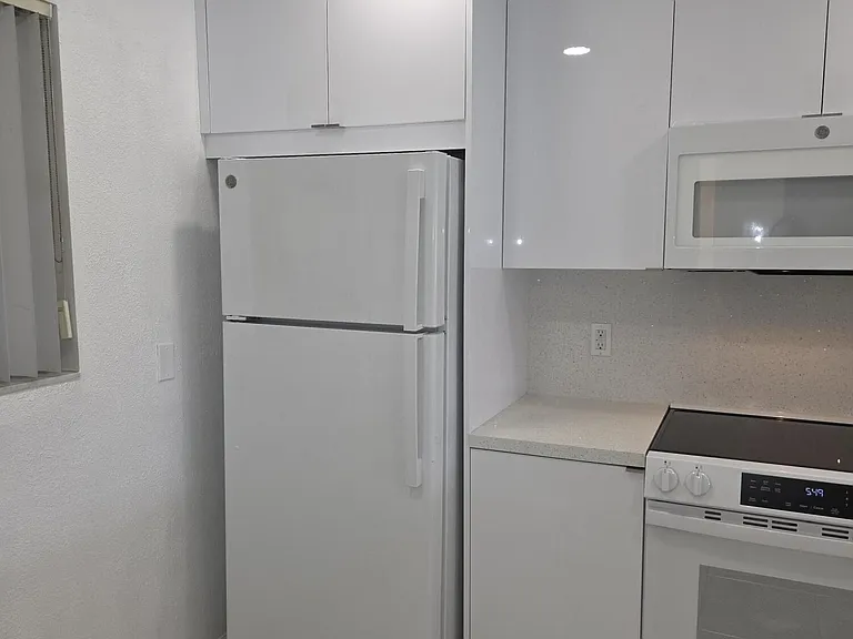3905 N Nob Hill Rd #206 — Photo 6