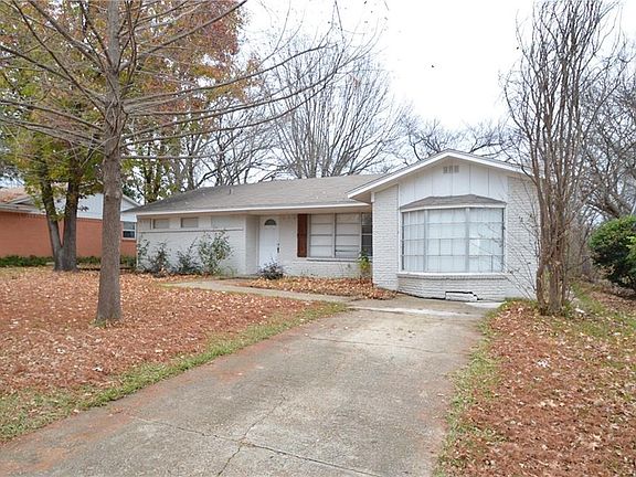 2nd image of 524 Cherry Ln