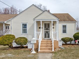 1018 Queen Anne St, Woodstock, IL 60098