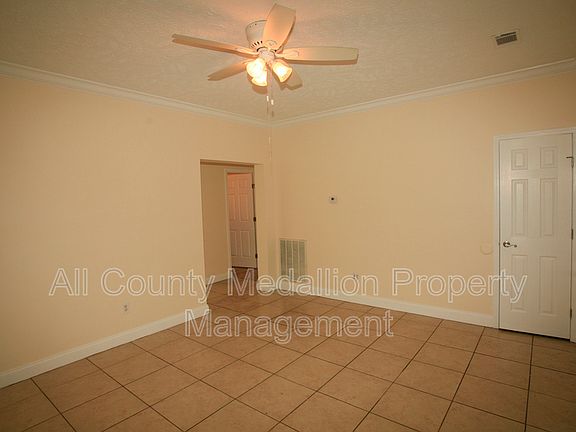 2nd image of 1076 Ainsworth St E