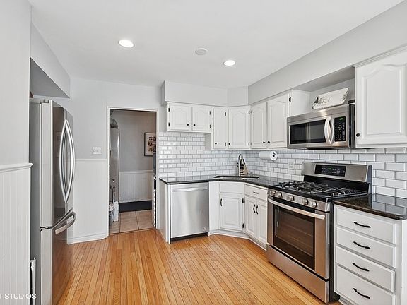 4th image of 10833 S Komensky Ave