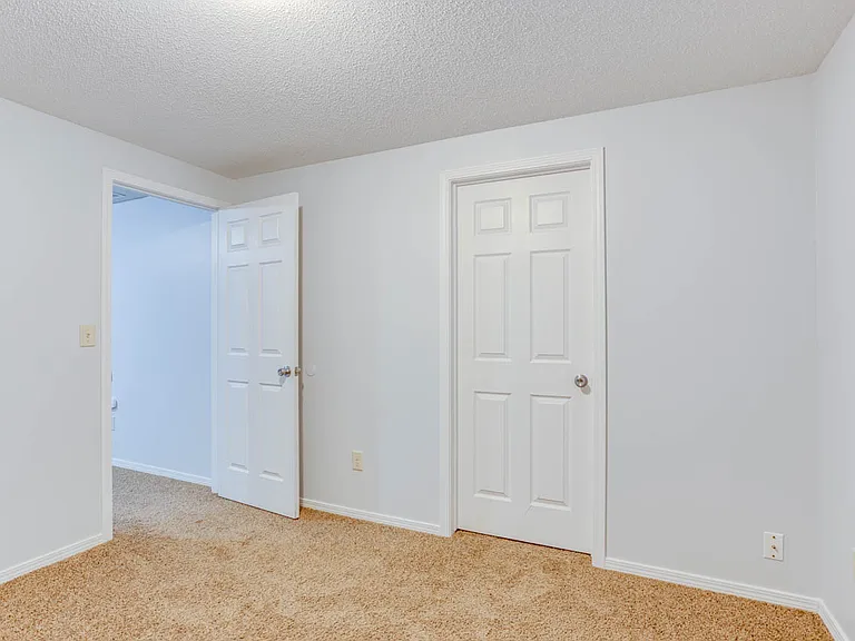 1048 E Karla Ave — Photo 26